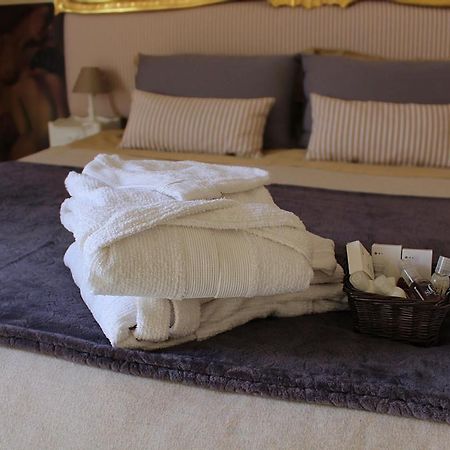 カゼルタ Dependance Royale Bed & Breakfast エクステリア 写真