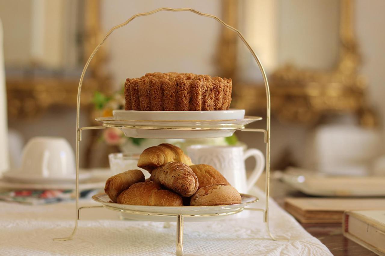カゼルタ Dependance Royale Bed & Breakfast エクステリア 写真