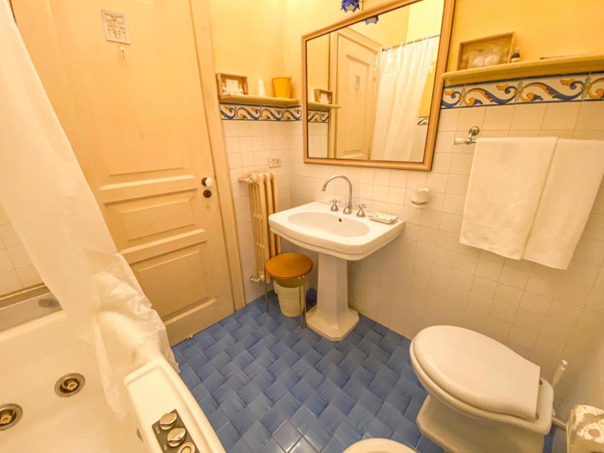 カゼルタ Dependance Royale Bed & Breakfast エクステリア 写真