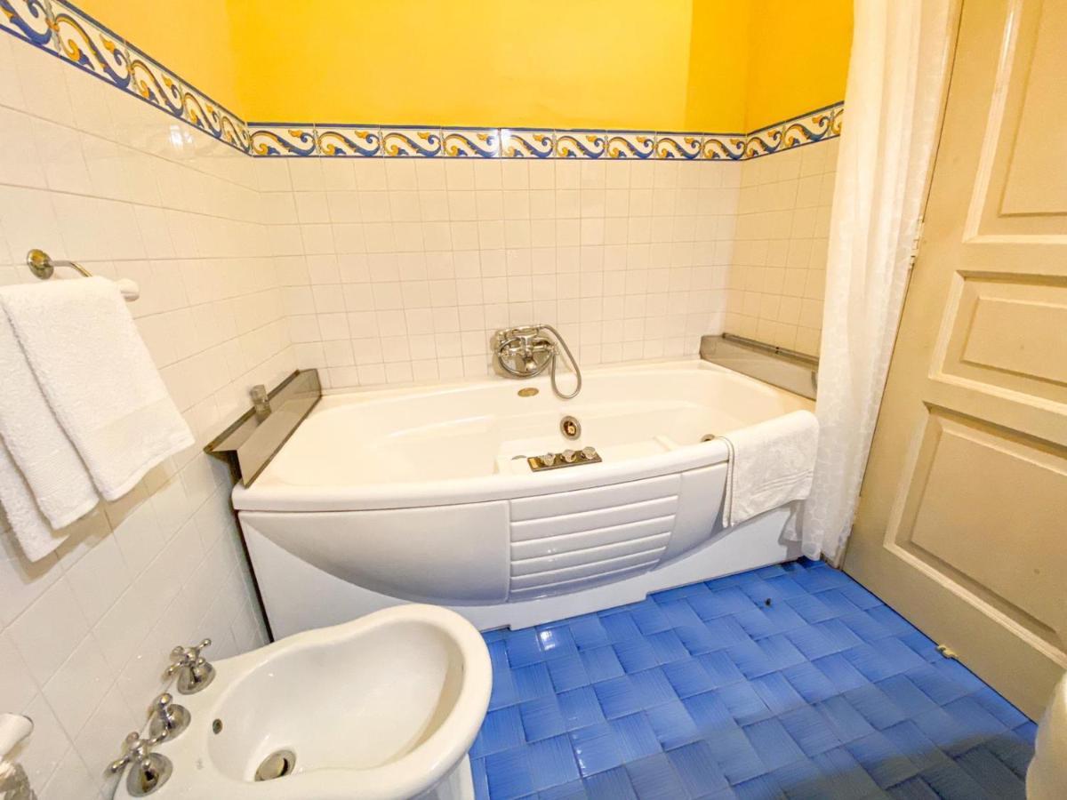 カゼルタ Dependance Royale Bed & Breakfast エクステリア 写真