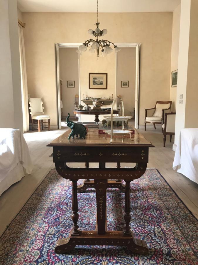 カゼルタ Dependance Royale Bed & Breakfast エクステリア 写真